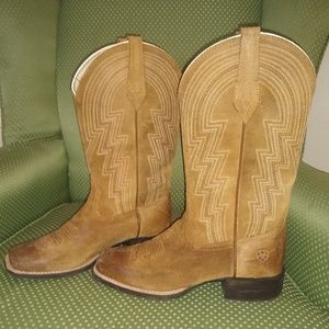 Brown ariat women's cowboy boots